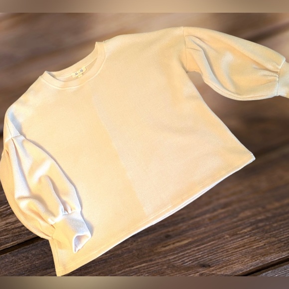 She + Sky Cream puff/bubble sleeve sweater; size large; excellent condition - Picture 3 of 6